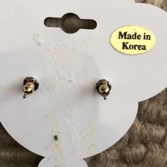 NWT cat earrings AND 30 true tales of courageous cats book! - Picture 10 of 14